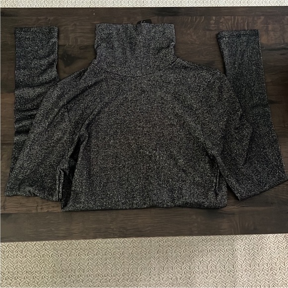 Express metallic black and silver turtleneck NWT - Picture 4 of 4